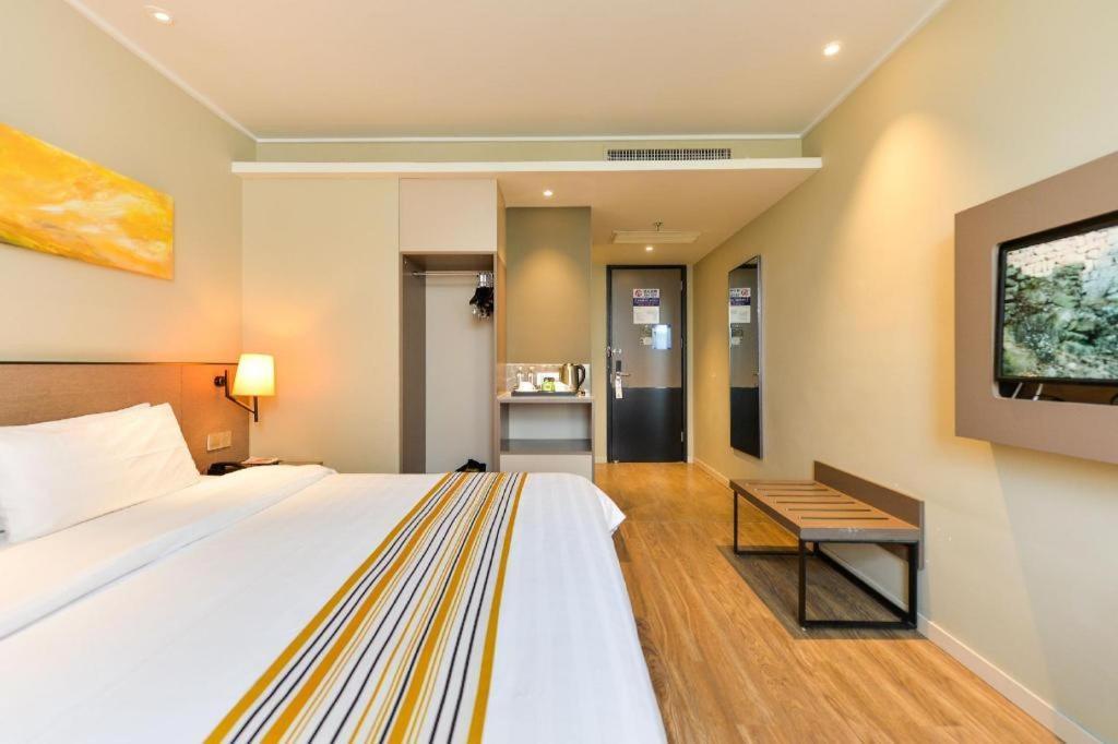 Home Inn Plus Shanghai Pudong Airport Chuansha Branch Exteriör bild