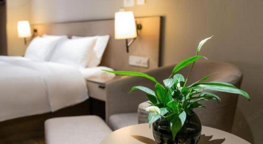 Home Inn Plus Shanghai Pudong Airport Chuansha Branch Exteriör bild